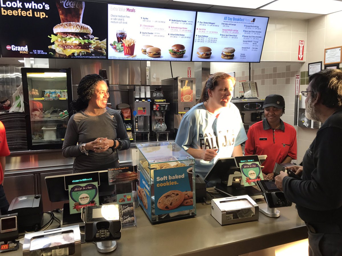 EYEPHONE_N_w_LG's tweet photo. I'm Loving It 💛 #McDavisMiddle-Serving our Community & School
#McDavis #Fundraiser @DavisMiddle @TGDavisPTO https://t.co/B8m29RPNVk