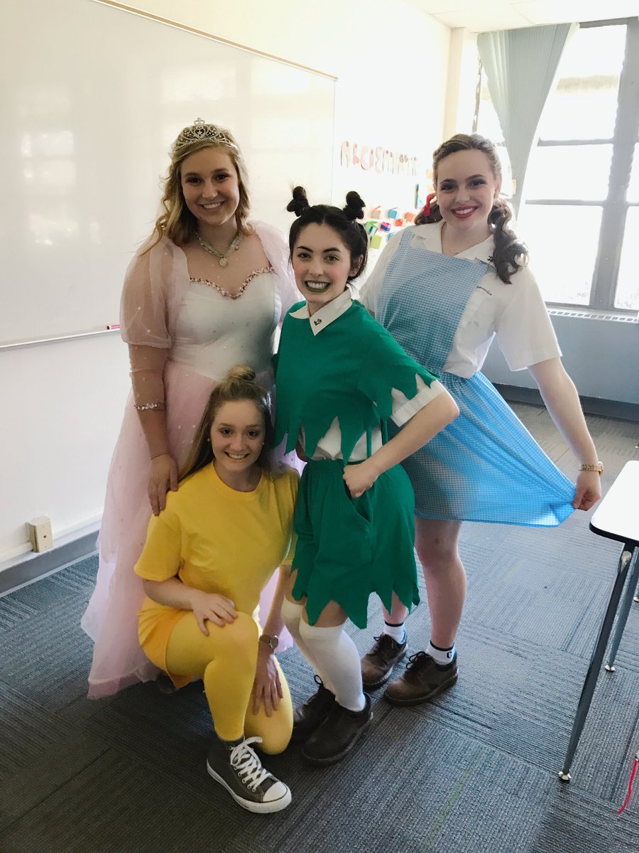 taylorrobeau_'s tweet photo. So proud of my juniors๐๐ Definitely the best rally yet!! #juniorsofoz #classof18 https://t.co/rhgUZCadjs