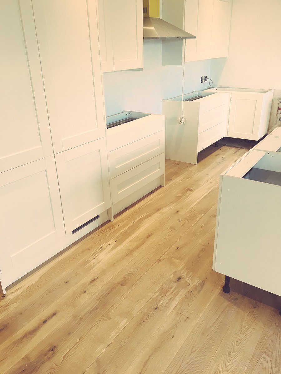 oncabuilding's tweet photo. Flooring &amp; kitchen done ready for work top tomorrow! #oncabuildingcompany #kitchens #refurbs #brighton #hove #builders https://t.co/ejLDjY2F7u
