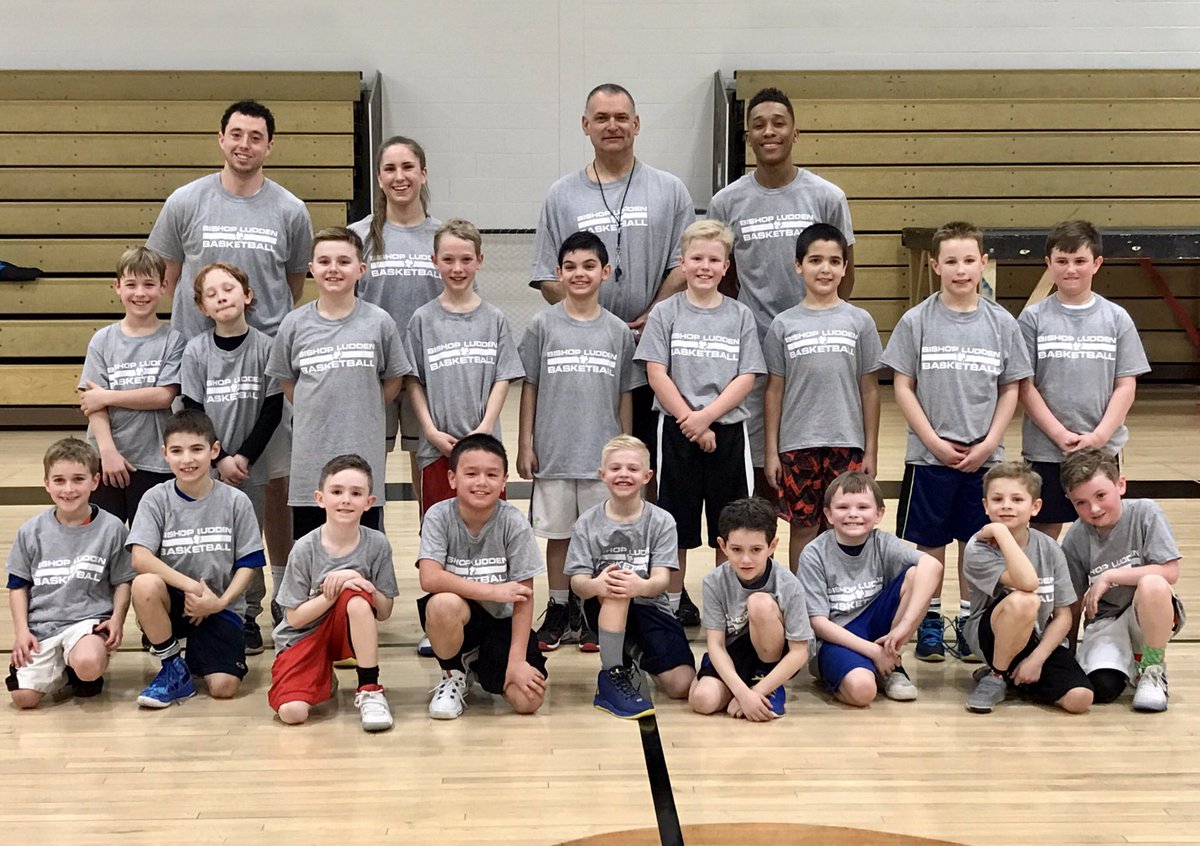 bishopludden's tweet photo. Busy preparing for Sectional Semifinals @_egb23 &amp; @daniellerauchy find time to give back &amp; teach kids too #Luddenhoops #WeAreLudden https://t.co/idwVTY1twF