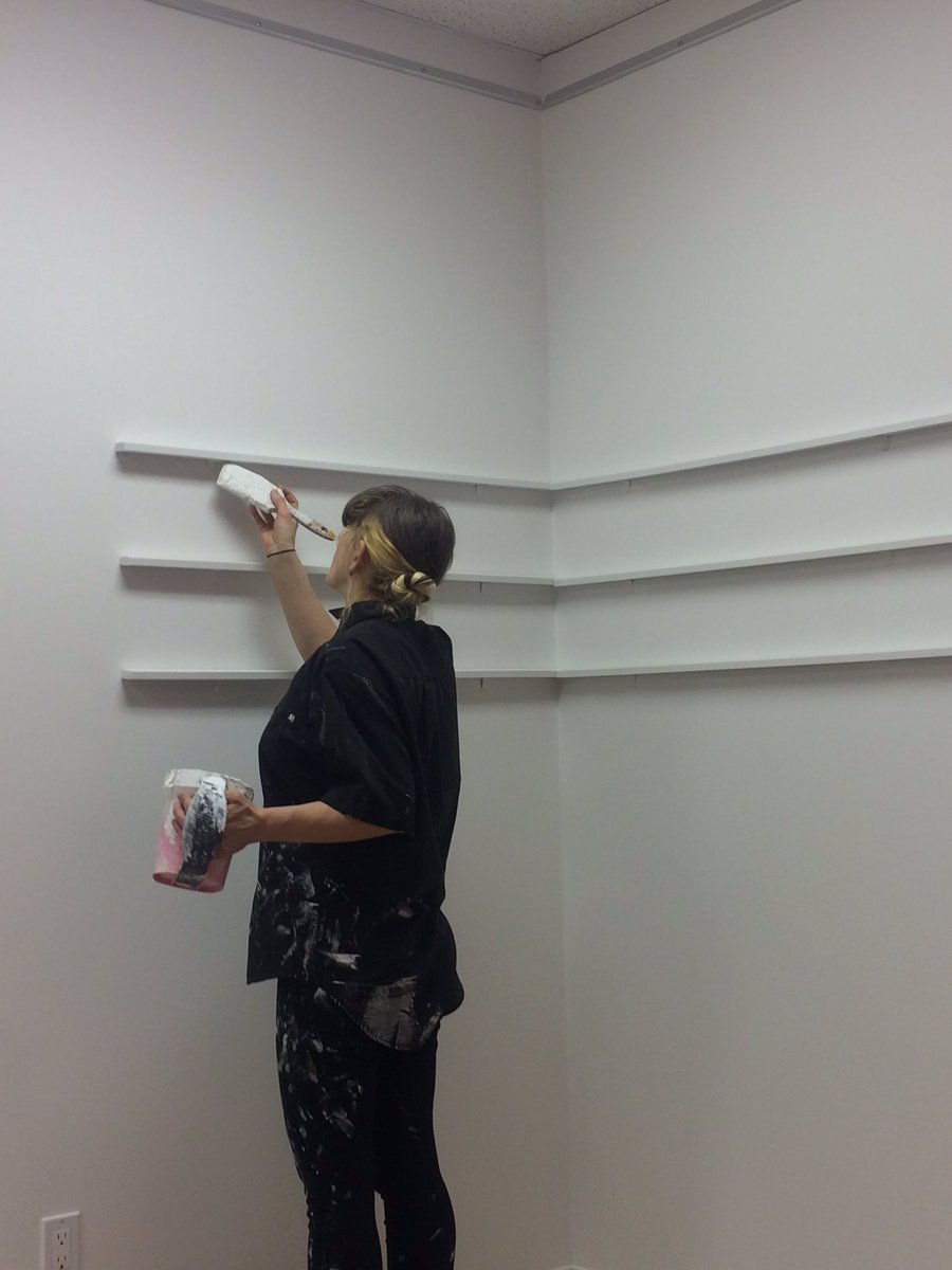 zoefortier's tweet photo. Montage du projet RE:VISION 3 à @galerieCAVA à #edmonton vernissage demain à 19h. #artactuel #contemporaryart #francophoniedelouest https://t.co/cWnoTD7VN2