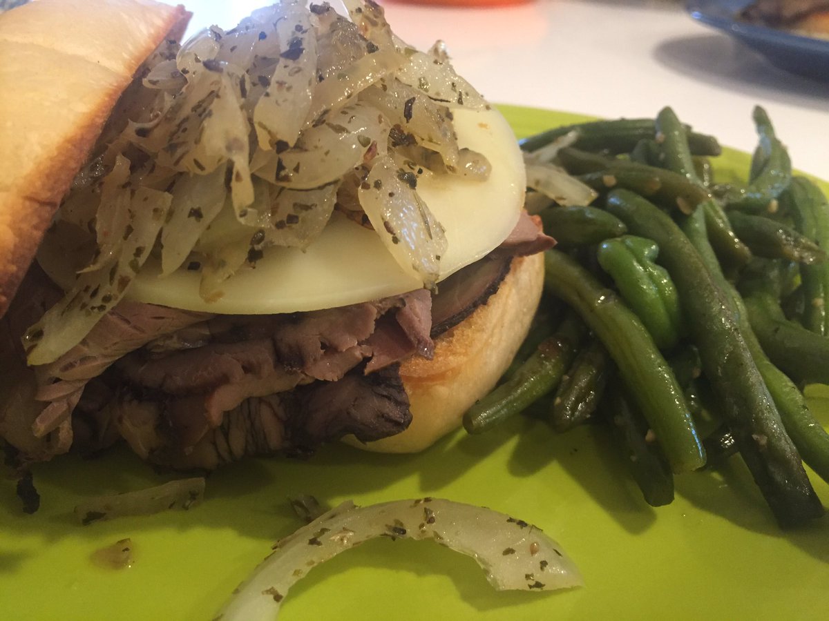 allisonjanelli's tweet photo. @PlateJoy Another success! Quick French Dip Sandwiches w/ Garlic Roasted Green Beans #delish #platejoy #recipesuccess #cookingisfun https://t.co/nB6VhOlh5q