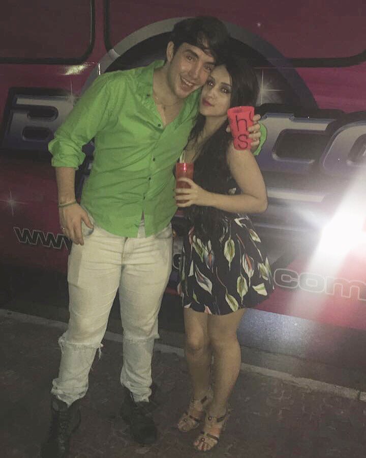 AlannaBrasil's tweet photo. Te Amo #BoateBuss @PapatellaMusic https://t.co/49Gy5xf7XF