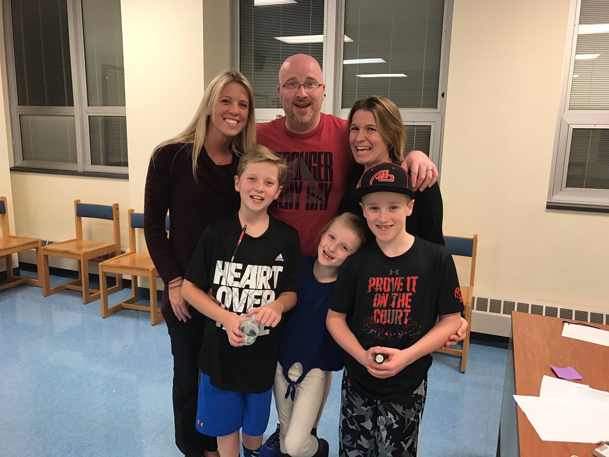 collsphysistry's tweet photo. The first to @breakoutEDU at #collsteam night. #collsedu https://t.co/YH1aRRJmvf
