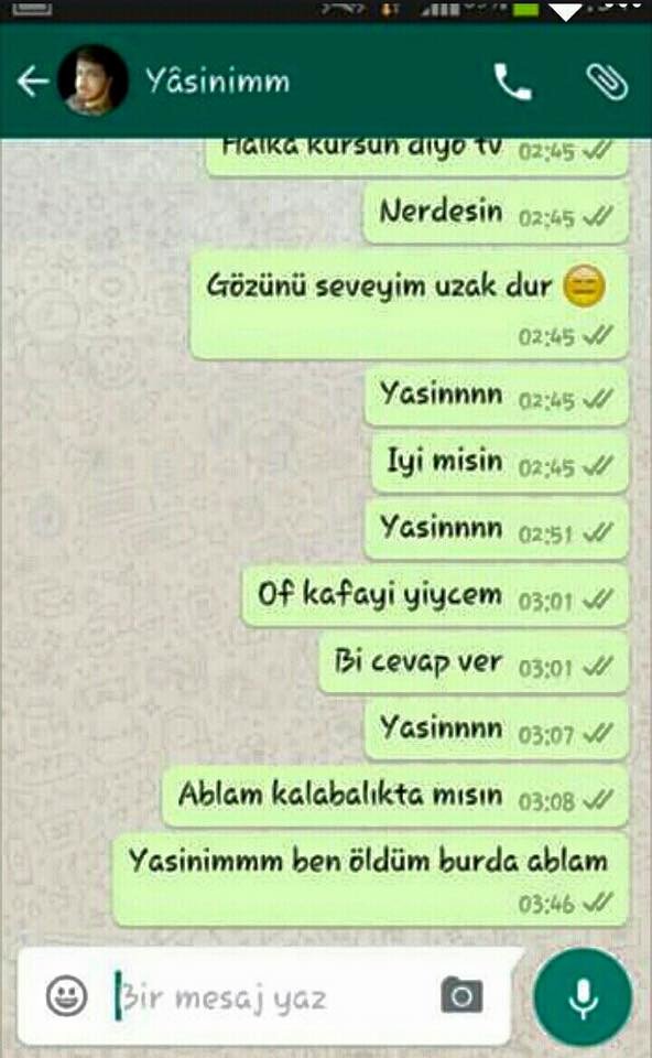 Kara gözlerinde mahmurca gülüş
Gayrı uyanılmaz uykunda mısın ?