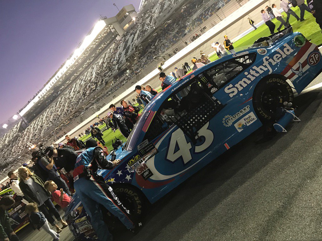 LEGACYMotorClub's tweet photo. We're ready to go RACING!!! Who's watching on @FS1 to see @aric_almirola &amp; #43 @SmithfieldBrand Ford!?! #nascar https://t.co/612Ief8cbN