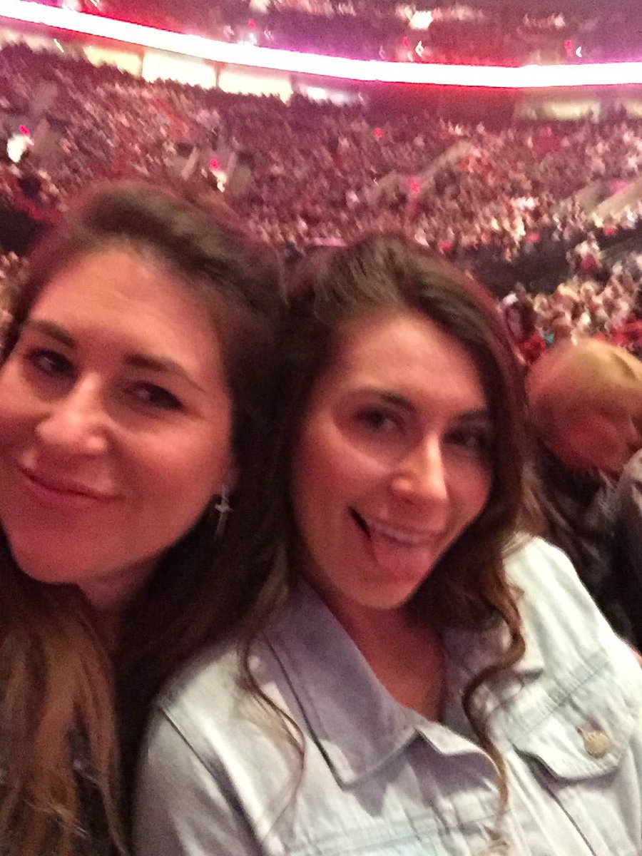 megswelling's tweet photo. #BlakeShelton we are soooo ready for you! https://t.co/1MiMcUuERM