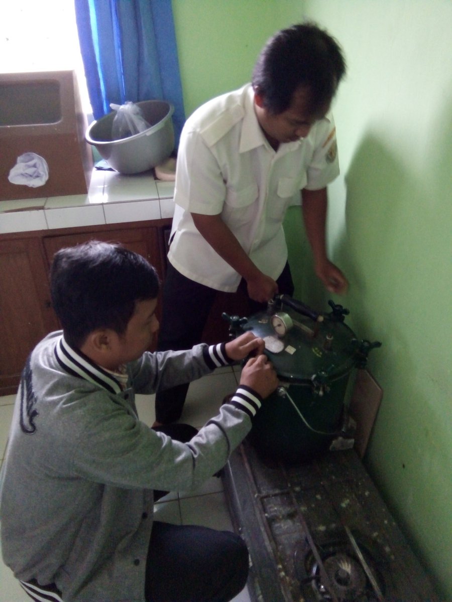 aswita_br's tweet photo. Bravo THL POPT Samarinda tetap semangat dan berkarya @fsthlpoptkaltim https://t.co/Hfi703A6KJ