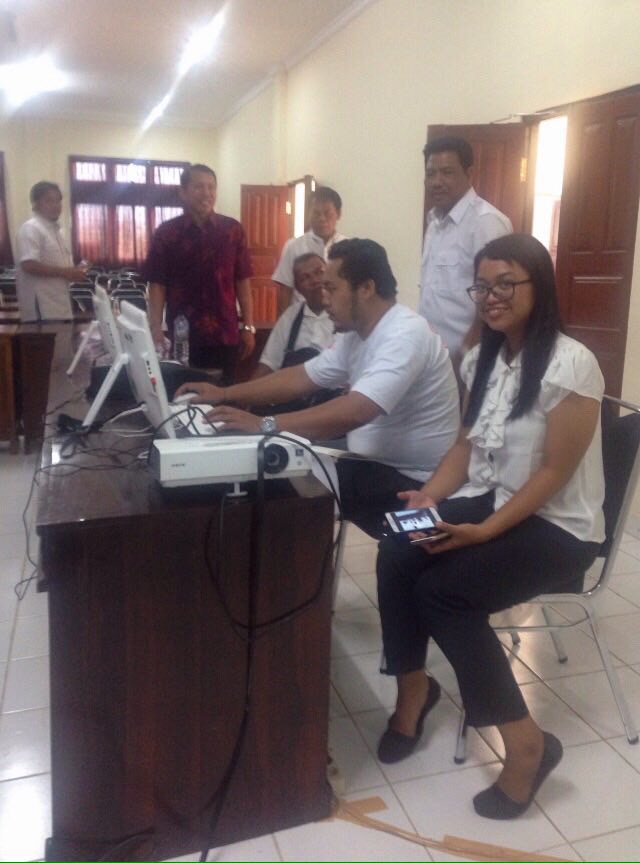 endahm22's tweet photo. Install PaDi utk mendukung bacaan UKM Gianyar @Synergy_Telkom #bumnhadiruntuknegeri  #PADITREG5 #Witel_Singaraja https://t.co/o8q93GxQVQ