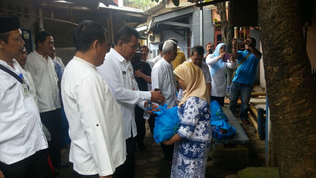 DisLH_KotaTNG's tweet photo. Kami peduli dan alhamdulillah kami dapat berbagi...@ciledug #tangerangbersedekah @tng_tv @Kota_Tangerang @TangerangLIVE https://t.co/9uqivY6RQu
