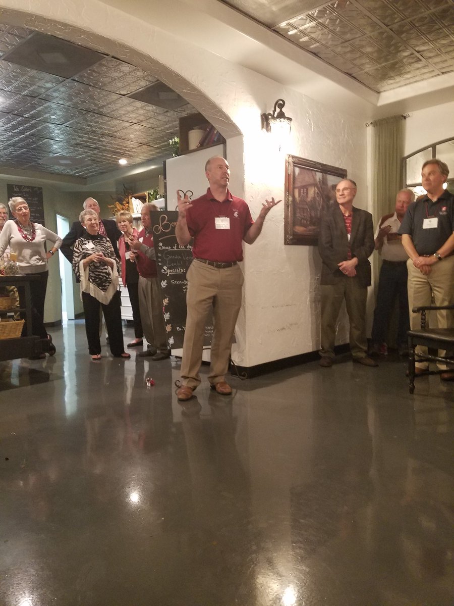 WSU_Noel_Schulz's tweet photo. Repping @WSUMedicine tonight at Palm Springs, CA event was Founding Dean John Tomkowiak @JohnTomkowiak #ESFCOM #GoCougs https://t.co/aVAnTrUAVI