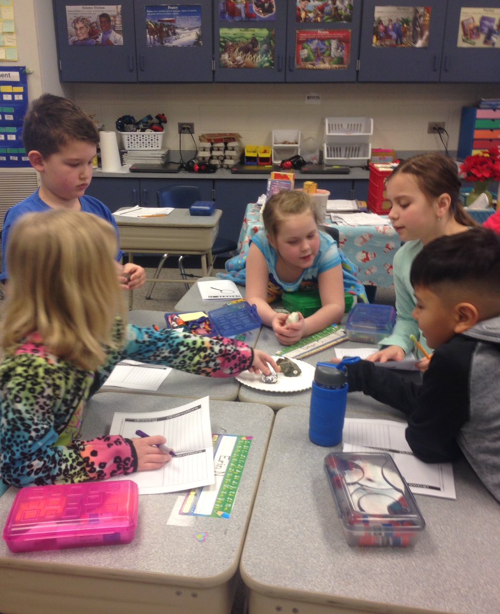 mariafinn3's tweet image. Ss in 3rd grade have lots of fun using their senses to make good observations during the #scienceprocess!    @Bighollowelem