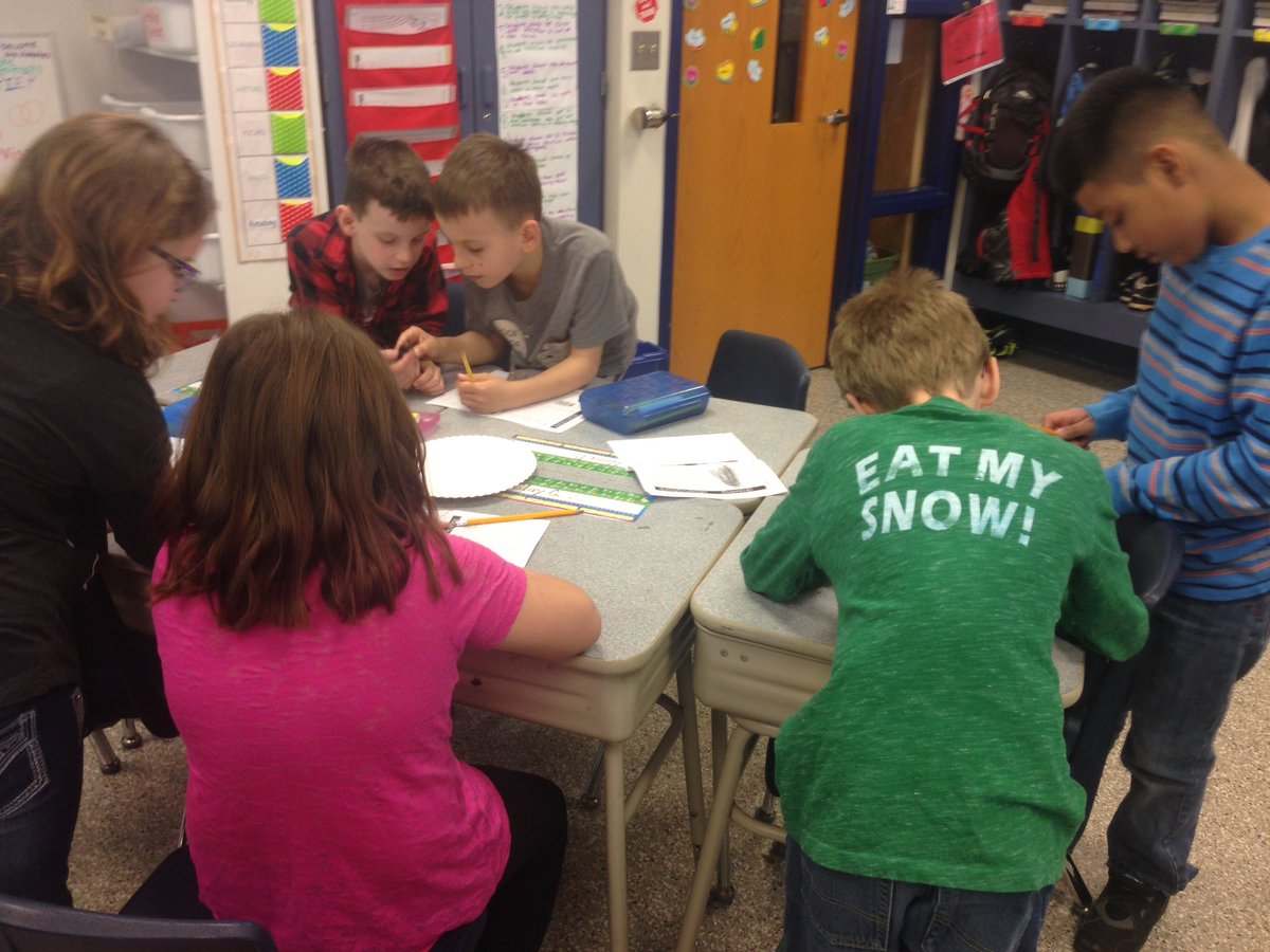 mariafinn3's tweet image. Ss in 3rd grade have lots of fun using their senses to make good observations during the #scienceprocess!    @Bighollowelem