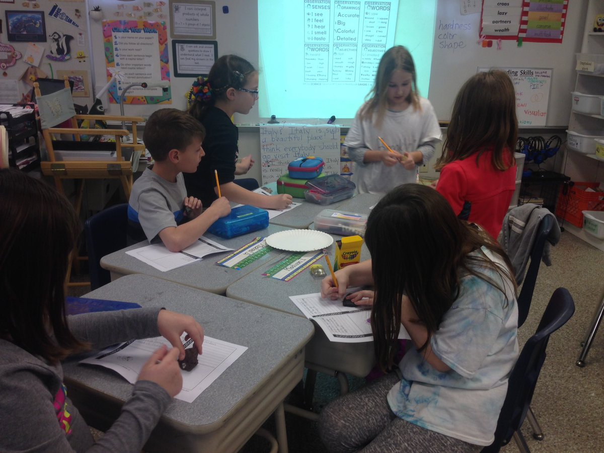 mariafinn3's tweet image. Ss in 3rd grade have lots of fun using their senses to make good observations during the #scienceprocess!    @Bighollowelem