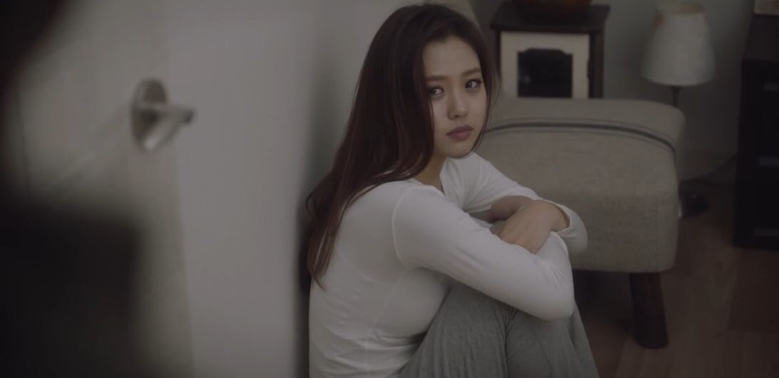 ‘72초 드라마’의 배우 고민시가 각본, 감독, 출연한 ‘3분 영화’ <평행소설> http://indiepost.co.kr/indiepost/ContentView.do?no=10164… ‘SNS 3분 영화제’에서...
