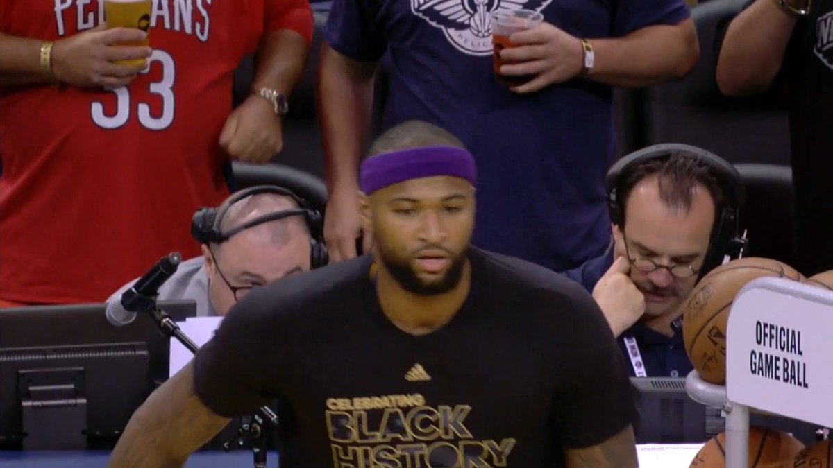 GatisAkots's tweet photo. Looks like @boogiecousins took one of the @SacramentoKings  headbands with him! :D
#nba #Pelicans #basketball https://t.co/90sU0R92o9