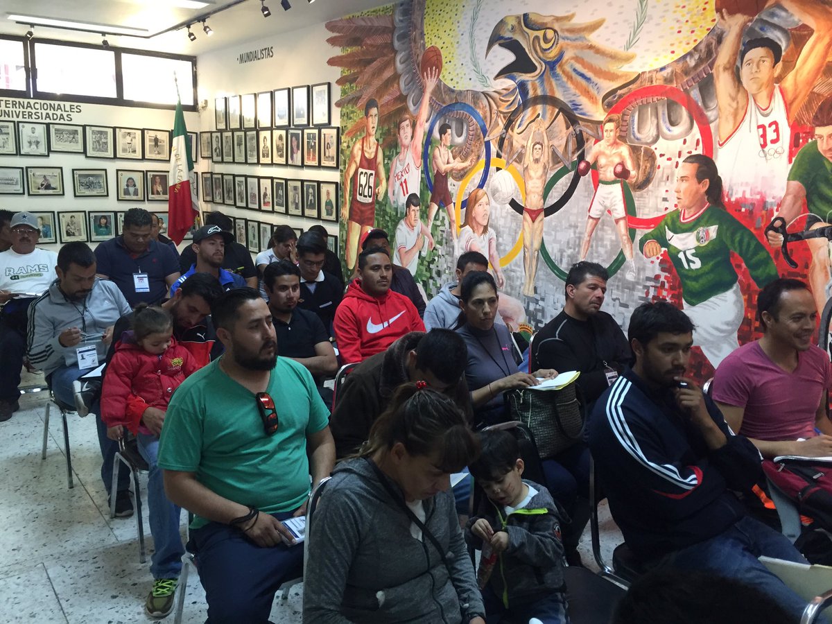 IEDOficial's tweet photo. @aalvarezmanilla encabezó la junta previa de la disciplina de #Atletismo que el día de mañana arranca su eliminatoria estatal #ON2017 https://t.co/ytt2W58yb2