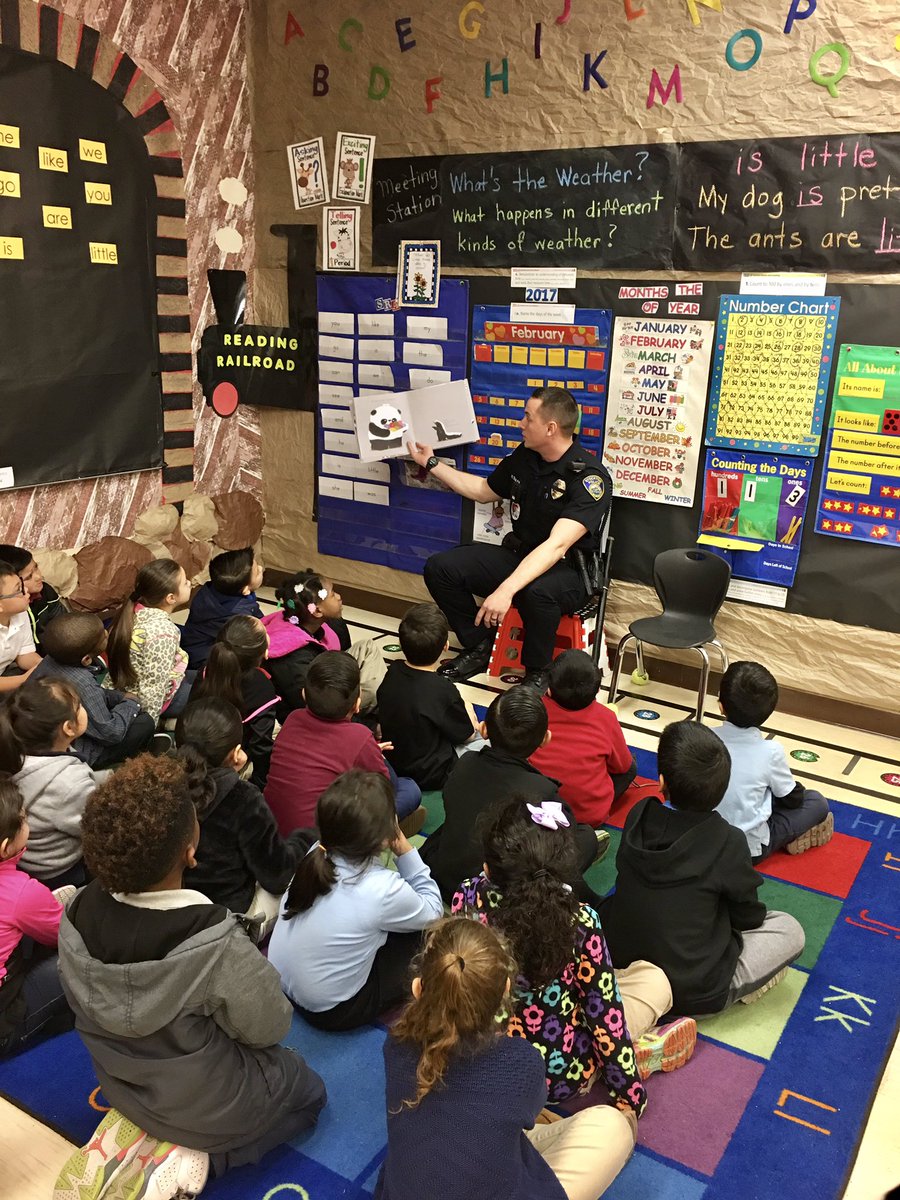 StocktonPolice's tweet photo. #StocktonPolice participated in the 26th Annual Rotary Read-In this morning at local schools #Cops4Communities #Communities4Cops https://t.co/xQN3WgT194