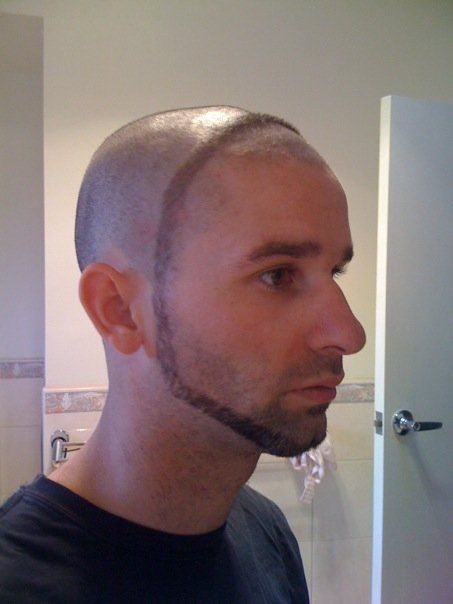 RedRovo's tweet photo. #ripjdebeard
Erin shave his beard and head so he looks like this 😂 https://t.co/BXw8deyVNs