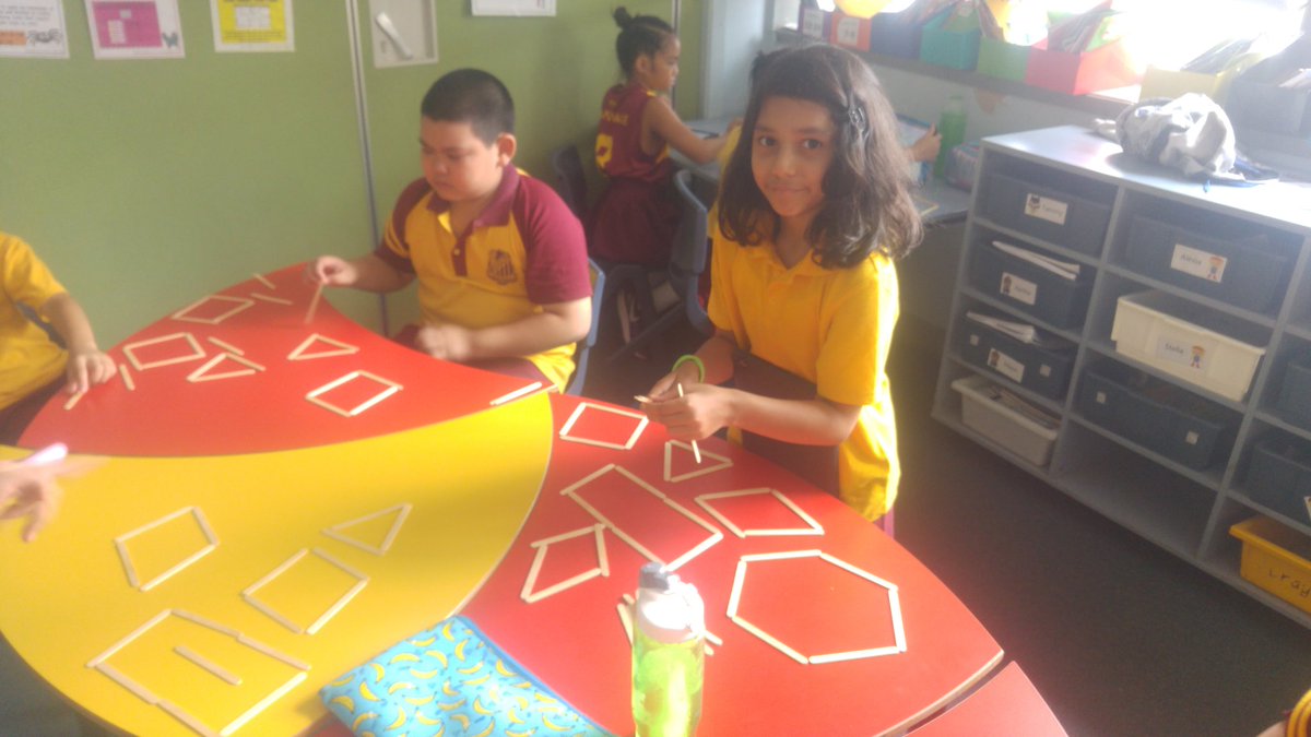 4c exploring 2d shapes. Hands on learning. @MarkDiamondLPS