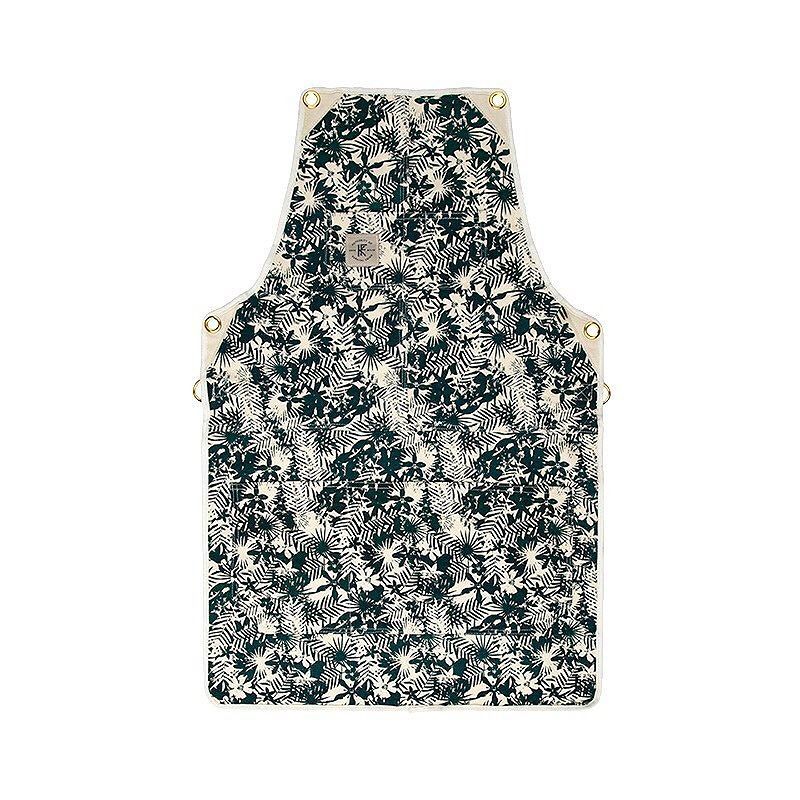 KnifeFlag's tweet photo. //Made without equal// https://t.co/6BT8oHTITq #apron #knifeandflag #workwear https://t.co/sd87Wv0XKO