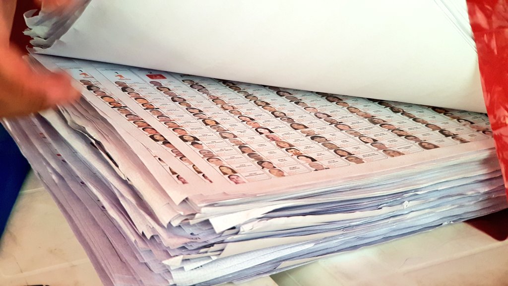 CNEManabi's tweet image. Ahora &amp;gt;&amp;gt; Todo el personal de @CNEManabi apoya en reconteo de votos en la dignidad de asambleístas nacionales

#CNETrabajoYCompromiso