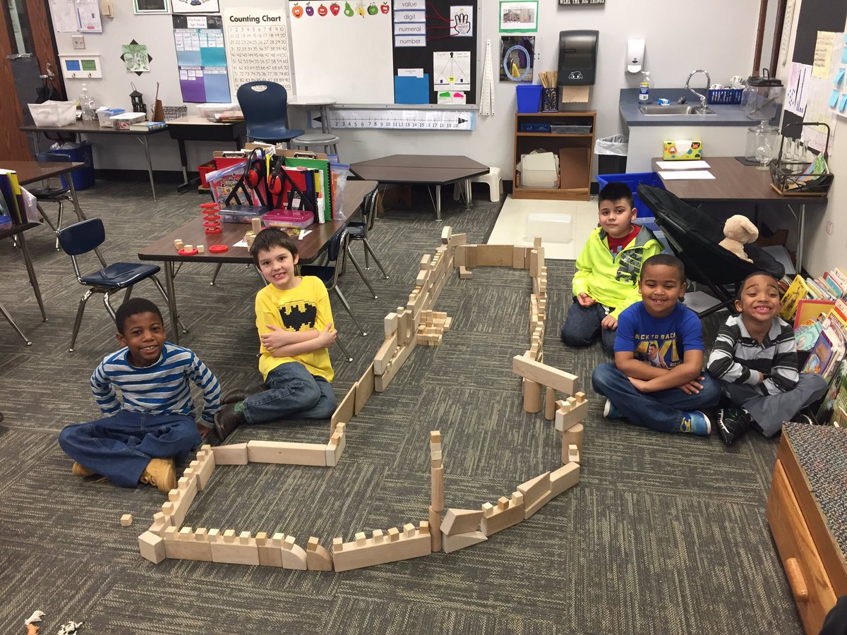 DainCooper's tweet photo. Castle building! #IC1617 https://t.co/Lf5Qvv3TfO