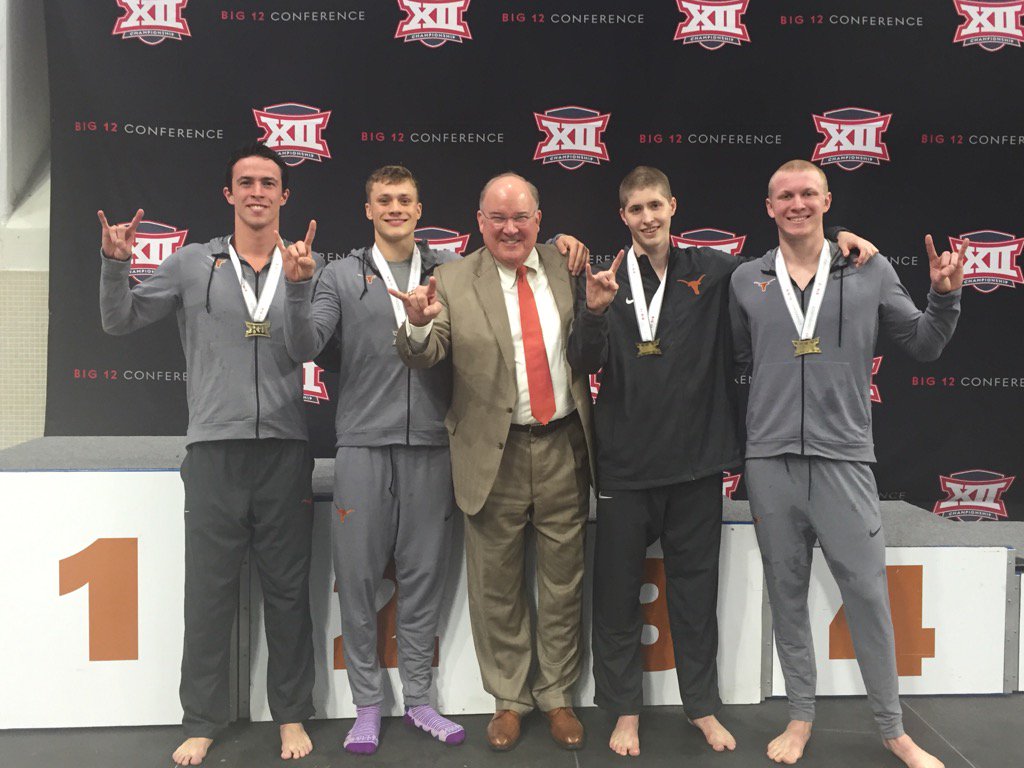 Great to have <a href="/UTmikeperrin/">Mike Perrin</a> at the pool to hand out awards a moment ago in the 200 IM.