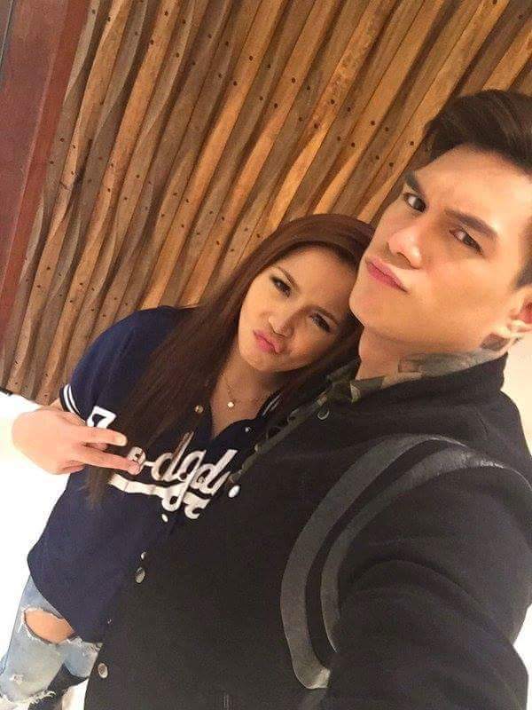 ZKDBelievers's tweet photo. We will always love, support, and believe in you Inay @dawnchangoffcl  and Itay @iamzeuscollins ! Team Kuryente all the way! ❤⚡

(c) https://t.co/ryZ3df8Anw
