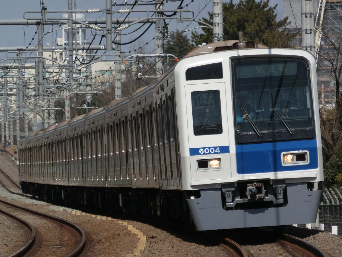 asmeumrii2's tweet photo. 9802列車試運転小手指… #6104F #seibu_unyo
ベンチレーターはそのままですがVVVFはSiC(?)に https://t.co/GRrJMcHbdO