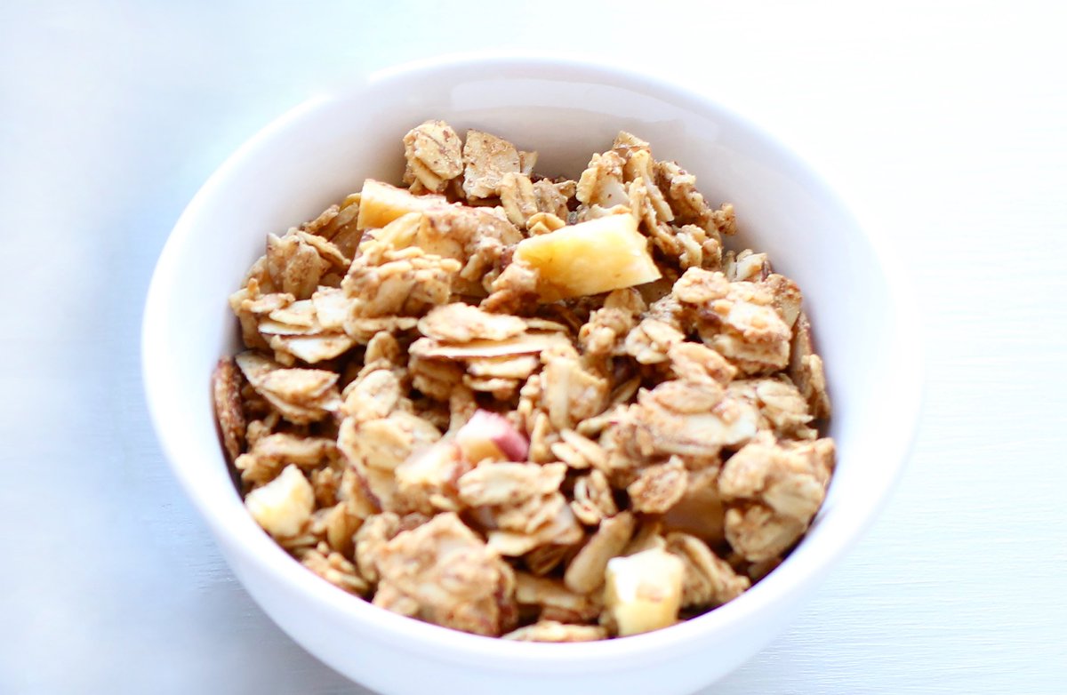 almonds's tweet photo. Need a dose of summer? Harken to warmer days w/this almond peach granola that literally yells sunshine. https://t.co/LN3ktmKY3D #snackmonth https://t.co/nJp0lTlJVD