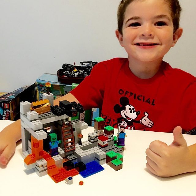 pleigohome's tweet photo. Happy Kids Happy Parents, persiapkan waktu bersama anak di weekend ini Moms &amp; Dads 😊 #sewalego #pleigo #lego https://t.co/f469fBg1GJ