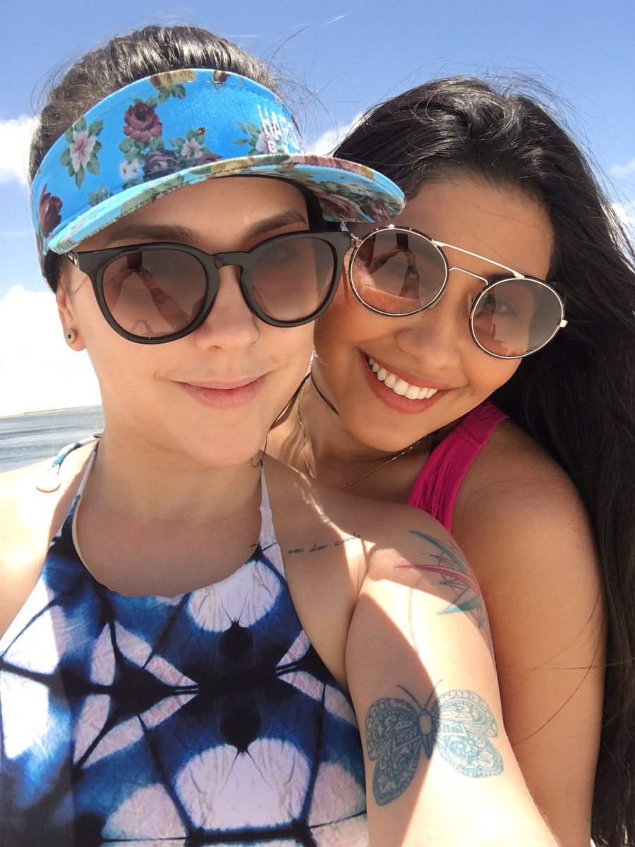 pathy's tweet photo. Você precisa votar na @ThaynaraOG pela amizade sincera que vale mais do que dinheiro! #KCAPersonalidadeBR #ThaynaraOG https://t.co/KNgrIZi6Ir