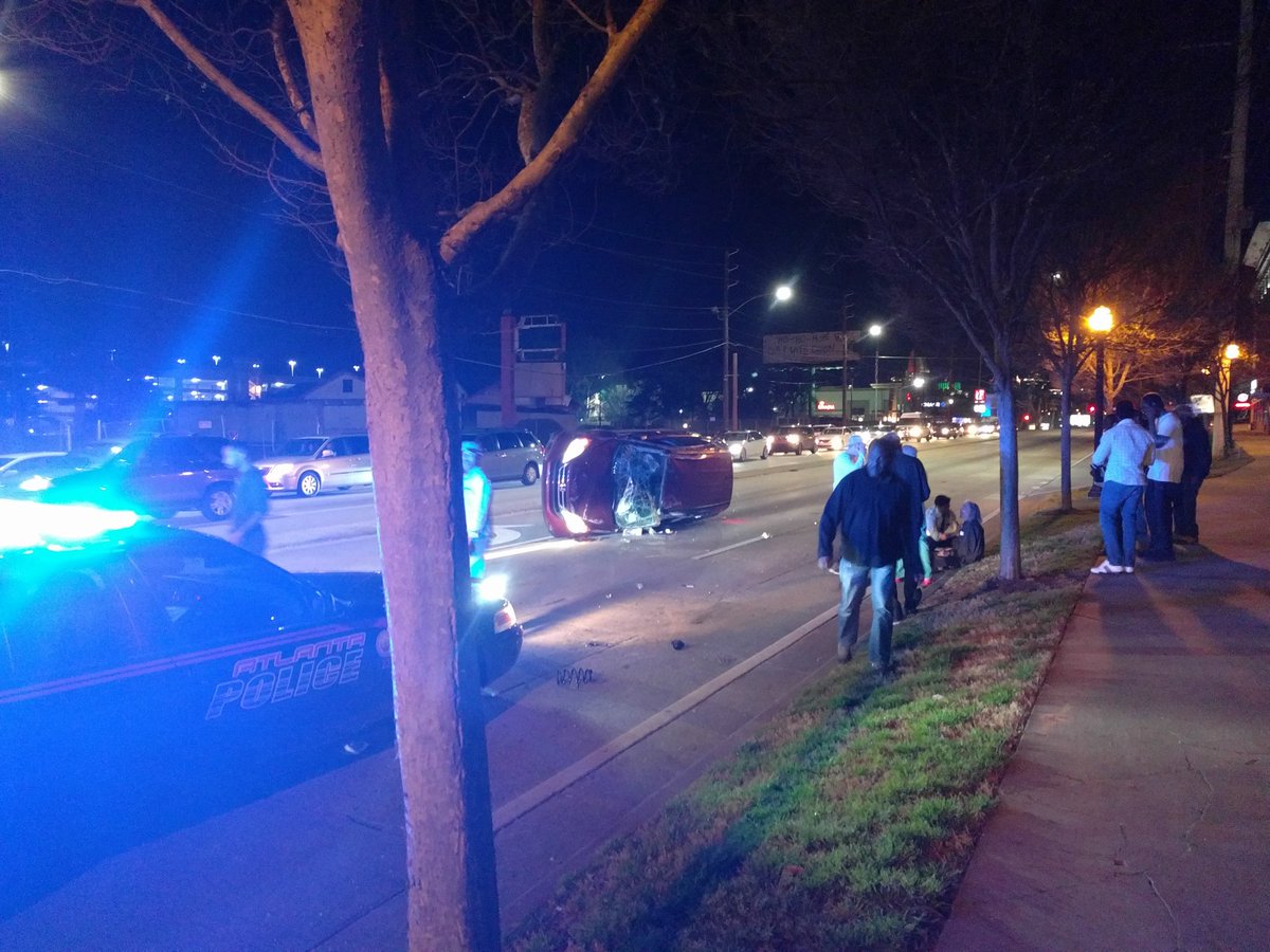 orionx64's tweet photo. @KasimReed Morosgo and Piedmont Rd. This happens weekly. Stop letting people turn after the lead turn light. https://t.co/6VMrX5JG4P