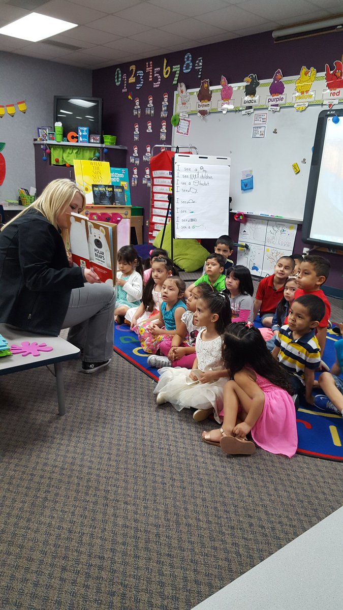MrsCoronado4's tweet photo. Thank you @sarahemiddleton for being our first guest reader. I'll post video soon. #perfectlyprek #GentryProud #happyclassrooms https://t.co/R7vna73ck0