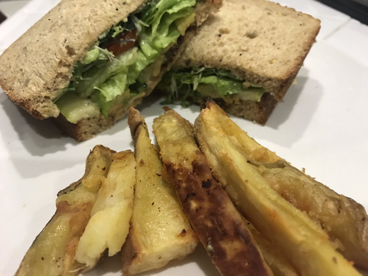 MelissaDumaz's tweet photo. Dinner: Plant-based BLTA w/ all the fixings & fresh cut baked sweet potato fries! 😋#PlantBased #ILuvToCook #CookingWithMel #GladTidingsByMel https://t.co/mhgroAHz8n