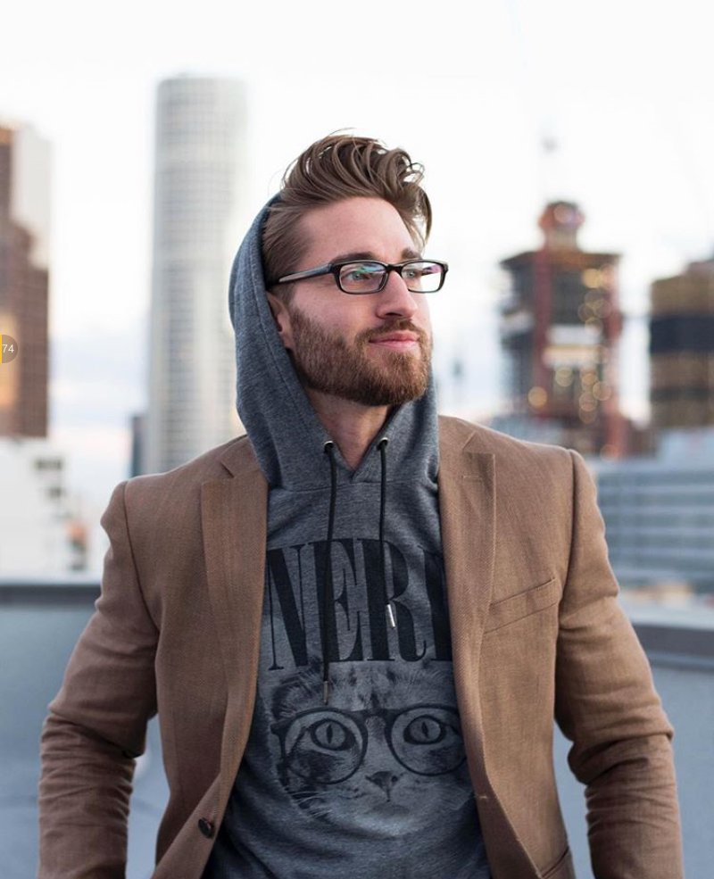 *siglos después sube una foto y actualiza sus tweets (? *