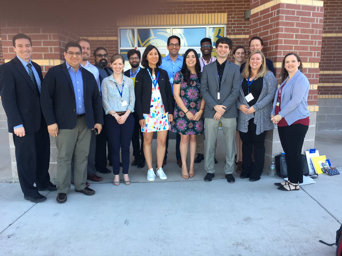 EmilyPTucker's tweet photo. Couldn't think of a better way to celebrate #DLDay than with this awesome group of leaders! Thx @IDEAschools BLC! https://t.co/PbmPLXtLtc