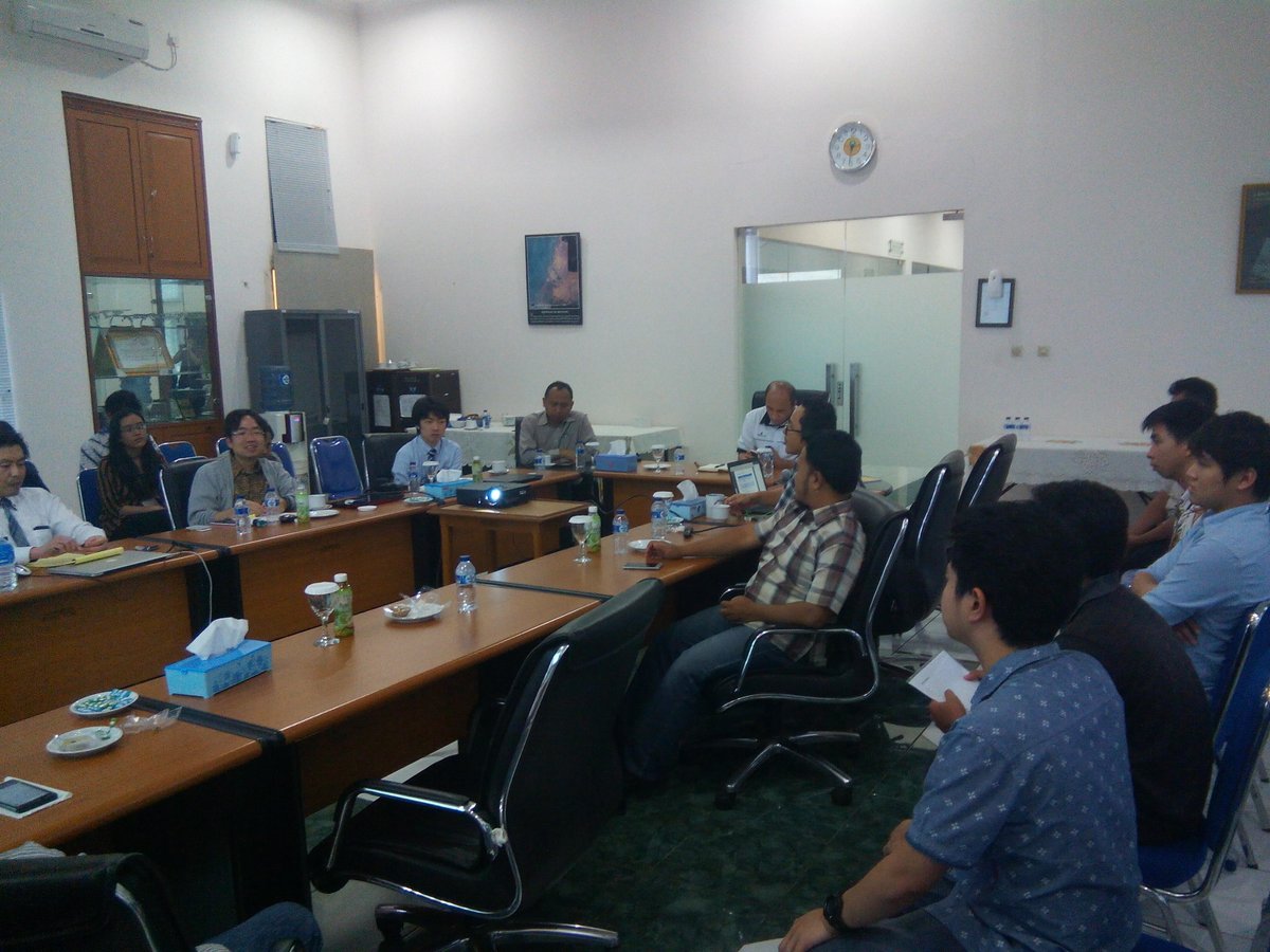 SuryaSatellite's tweet image. 20/02/2017, Guest lecture from Tohoku University at pusteksat @LAPAN_RI #SuryaSatelliteforIndonesia #JumatBerkah