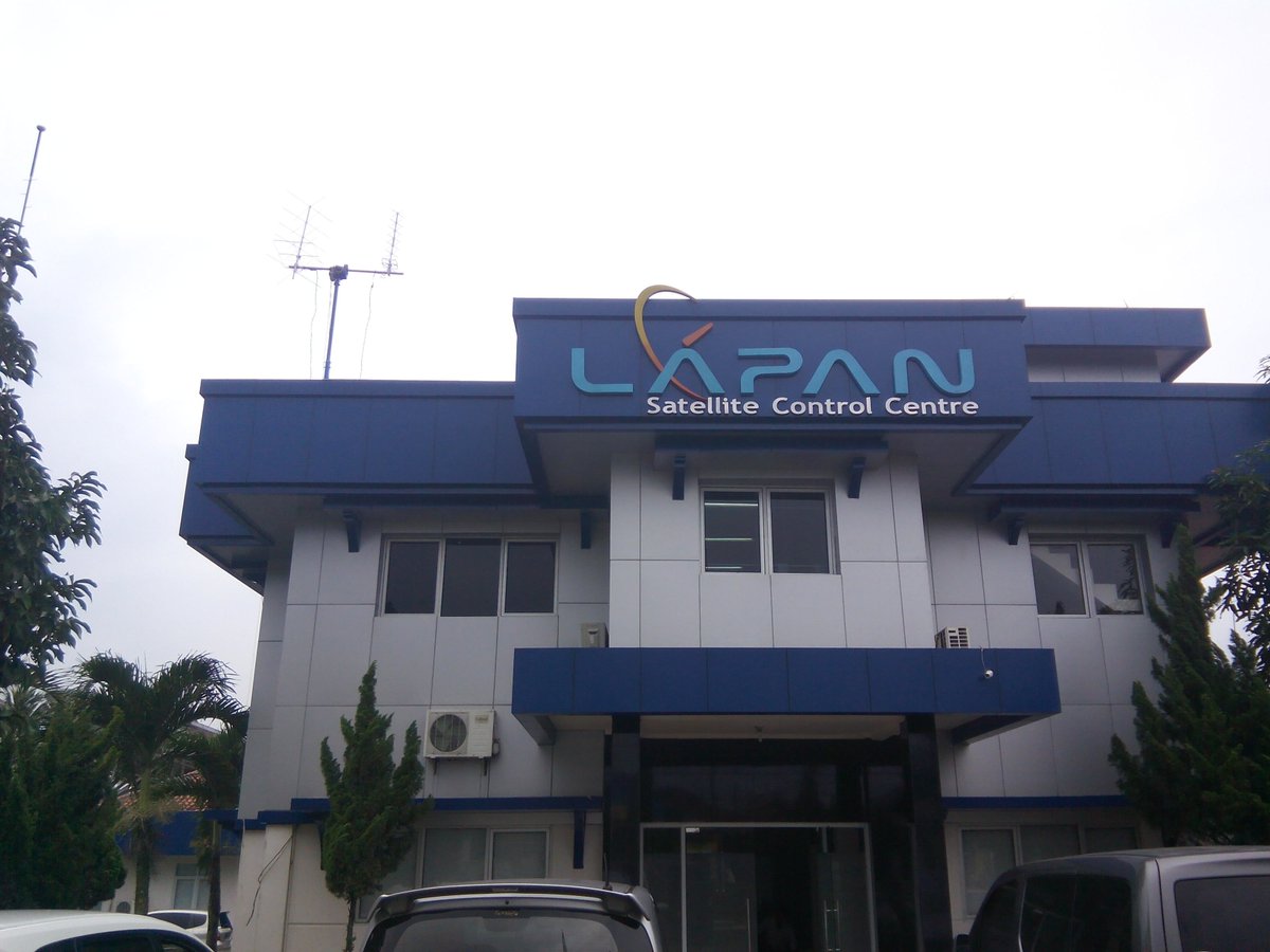 SuryaSatellite's tweet image. 20/02/2017, Guest lecture from Tohoku University at pusteksat @LAPAN_RI #SuryaSatelliteforIndonesia #JumatBerkah