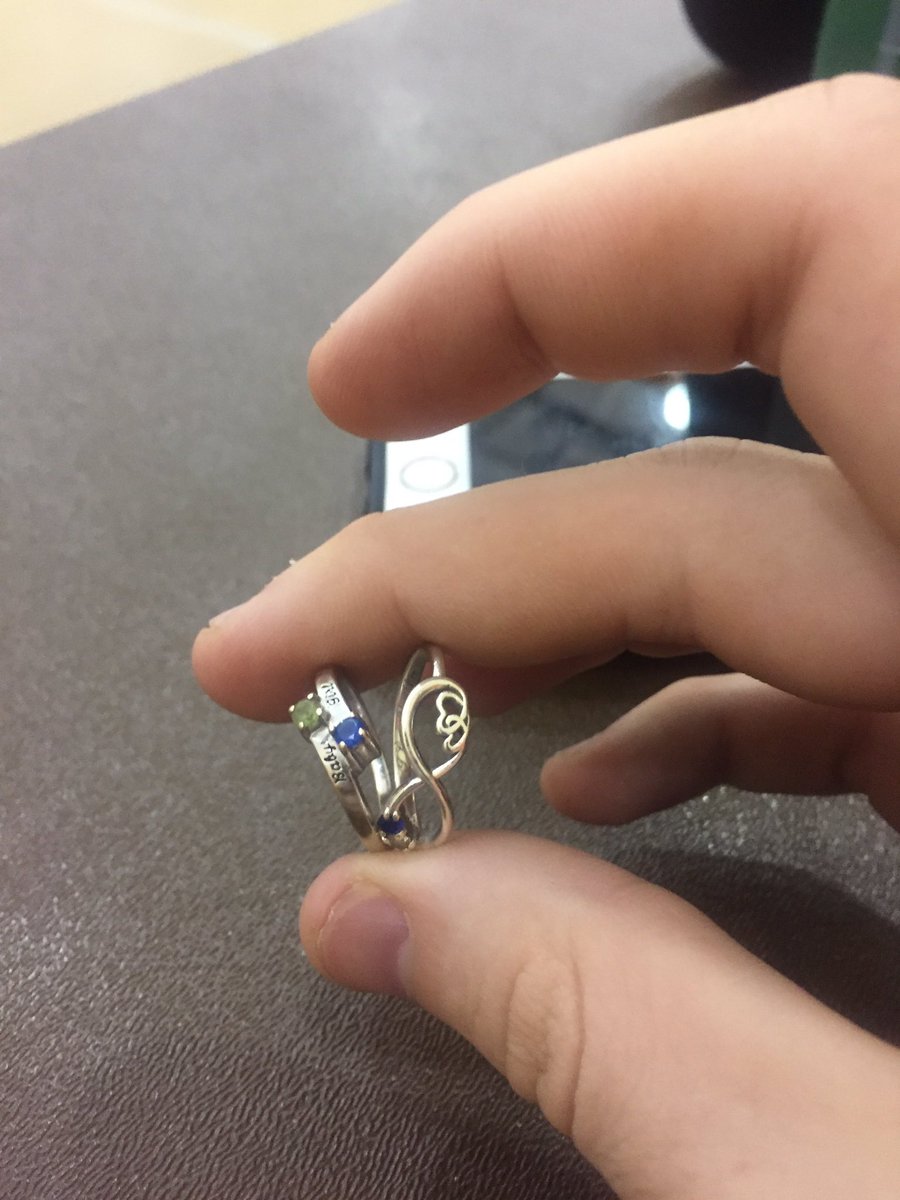 Gtown_IM's tweet photo. If you were at the gym and missing some rings please contact one of the supervisors! https://t.co/QM9DDVLlZZ
