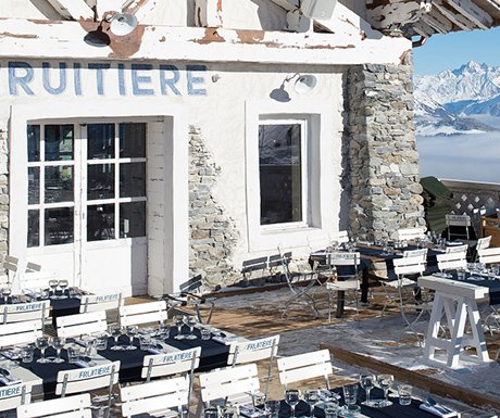 NEW POST! Top 5 mountain ski restaurants in the Alps bit.ly/2khBywx