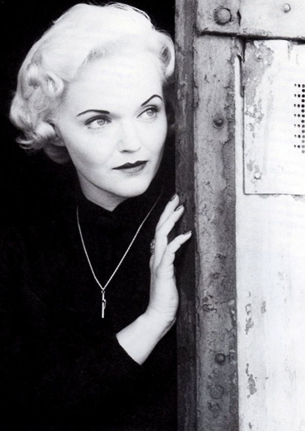 Happy birthday to Miranda Richardson. Photo from Dance with a Stranger, 1985. 