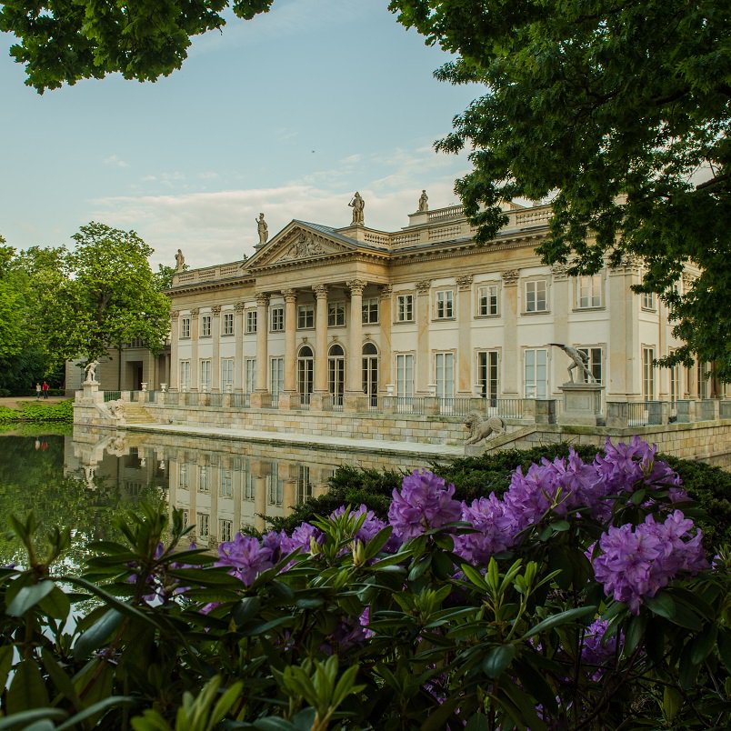 Go2Warsaw's tweet photo. Watch the film from the Dutch Garden in Łazienki Royal Park #springinWarsaw @LazienkiMuzeum https://t.co/FHhuKckAl4 https://t.co/SCvmTcCR31