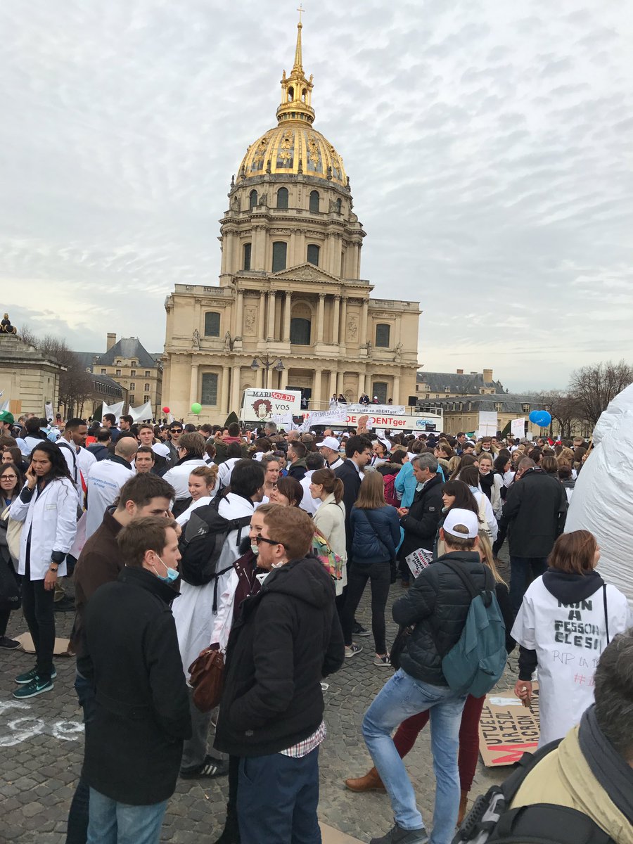 clefortd's tweet photo. Et là Marisol, t'entends toujours rien? On va crier plus fort! @MarisolTouraine #DENTger https://t.co/ij7PFyJSSR