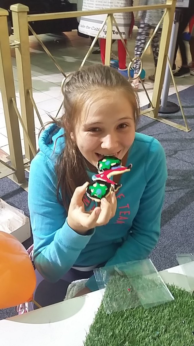 eunit101's tweet photo. @CTCycleTour #Junior @canal_walk day 3 registrations #kidsworld @Bazingaparties #decoratingbiscuits https://t.co/avH0MgLC2h