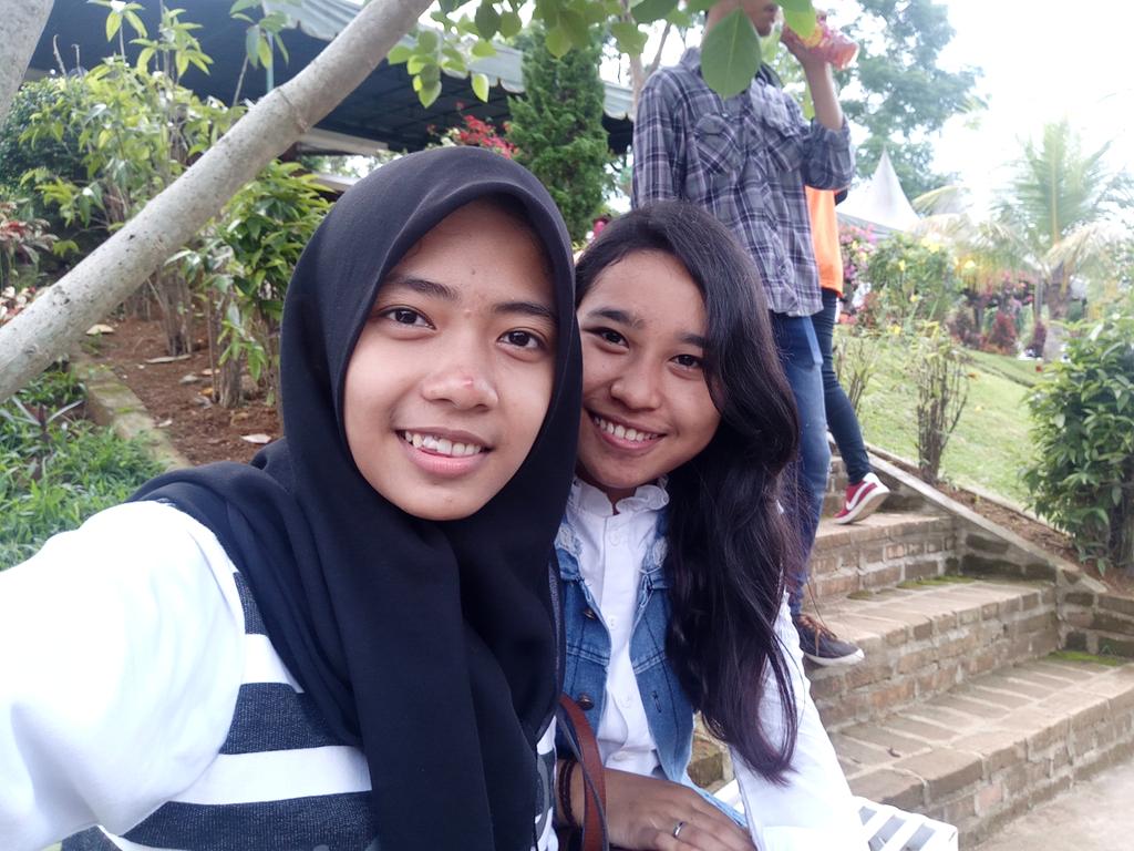 willynanda2's tweet photo. Aneh, kocak, gokil, gila, bandal, suka melece, konyol tapi dia baik,perhatian,gak sombong &amp; selalu ada buat aku😘 https://t.co/XGtbVNbg2V