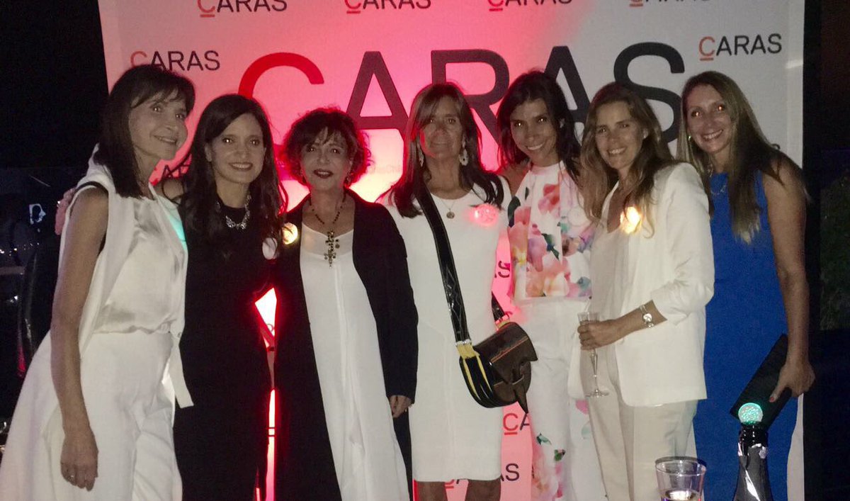 fdavicente's tweet photo. El gran evento de @mujer_influyen fue una muestra del power femenino de nuestro Chile #juntassomosmas  @Caraschile @MujeresPacifico https://t.co/40vtOwUolf