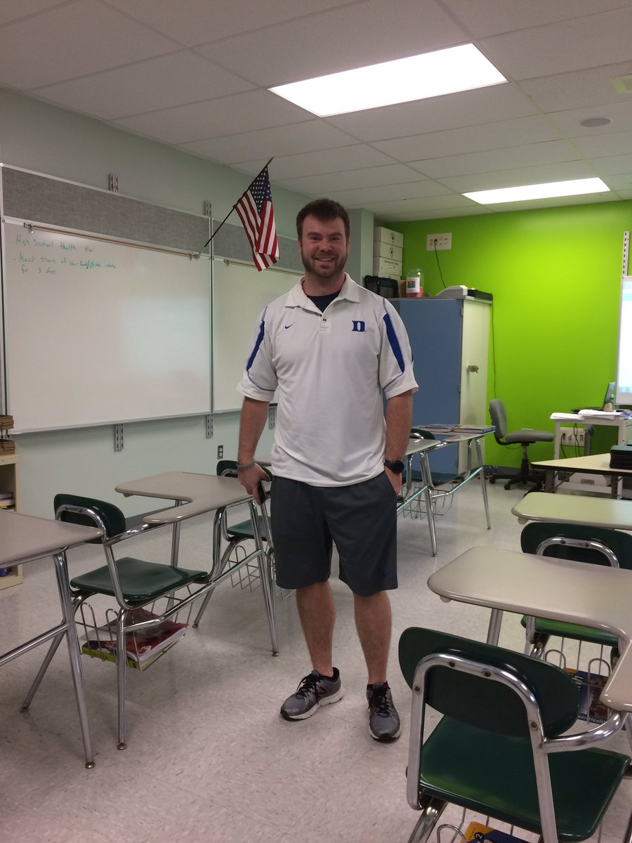 mcarls's tweet image. Mr. Clancy ready for @GenValleyNews #GoBlue day #GoGVCS @ScottSchneid