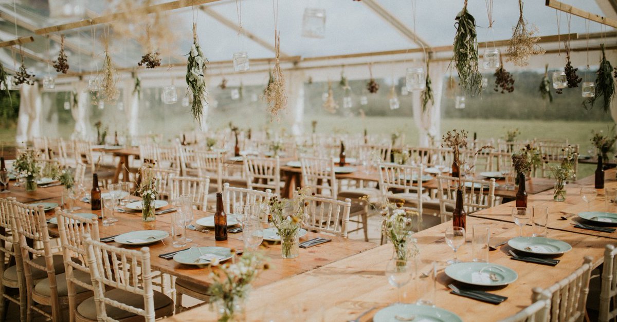 Hidden away in their own corner of the world, two souls met &amp; fell in love. See all the charming details #onGWS! buff.ly/2mfSy6A